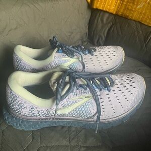 Women’s Brooks sneakers, size 11.  Cushion.